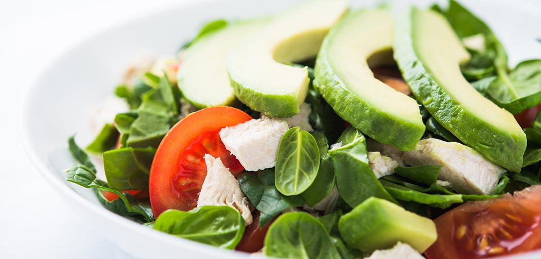 Avocado Feldsalat mit Hähnchen